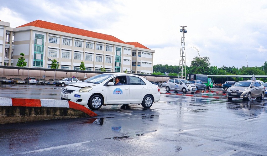 học lái xe b1 số tự động